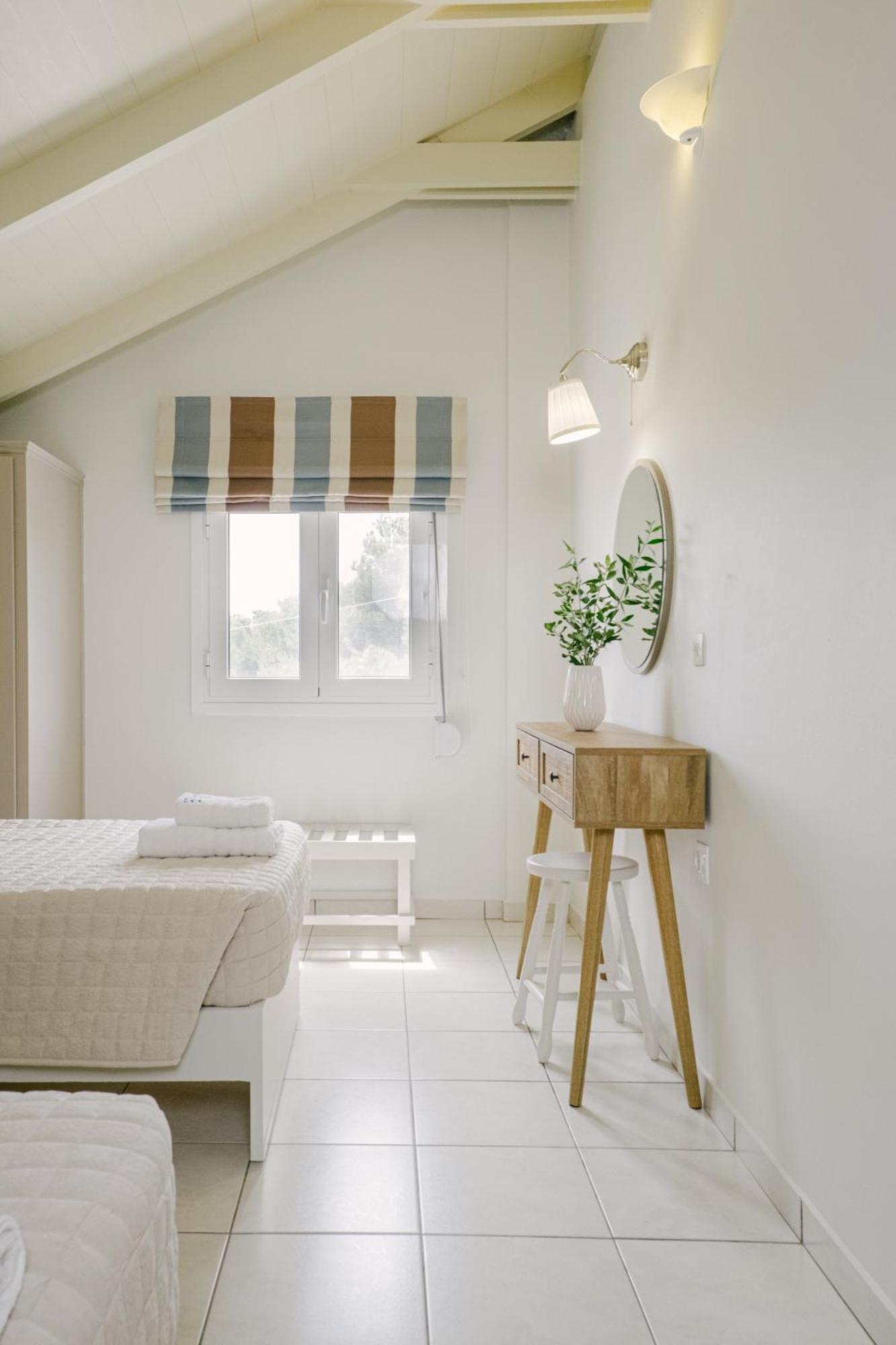 Blue House Apartments Vasilikos  Bilik gambar